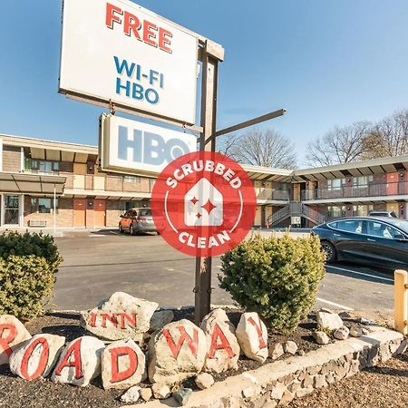 Oyo Hotel Malden Ma Broadway Εξωτερικό φωτογραφία