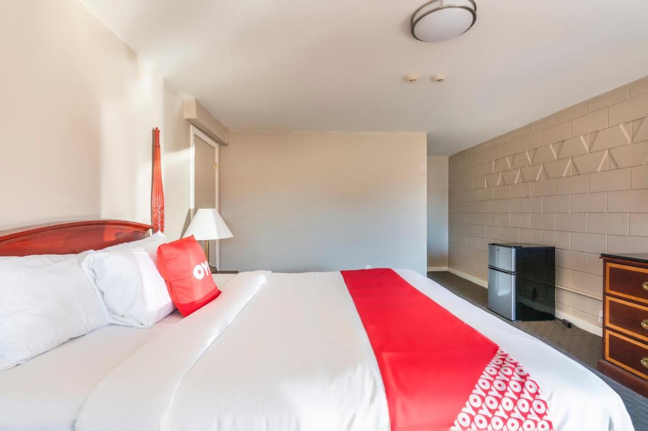 Oyo Hotel Malden Ma Broadway Εξωτερικό φωτογραφία