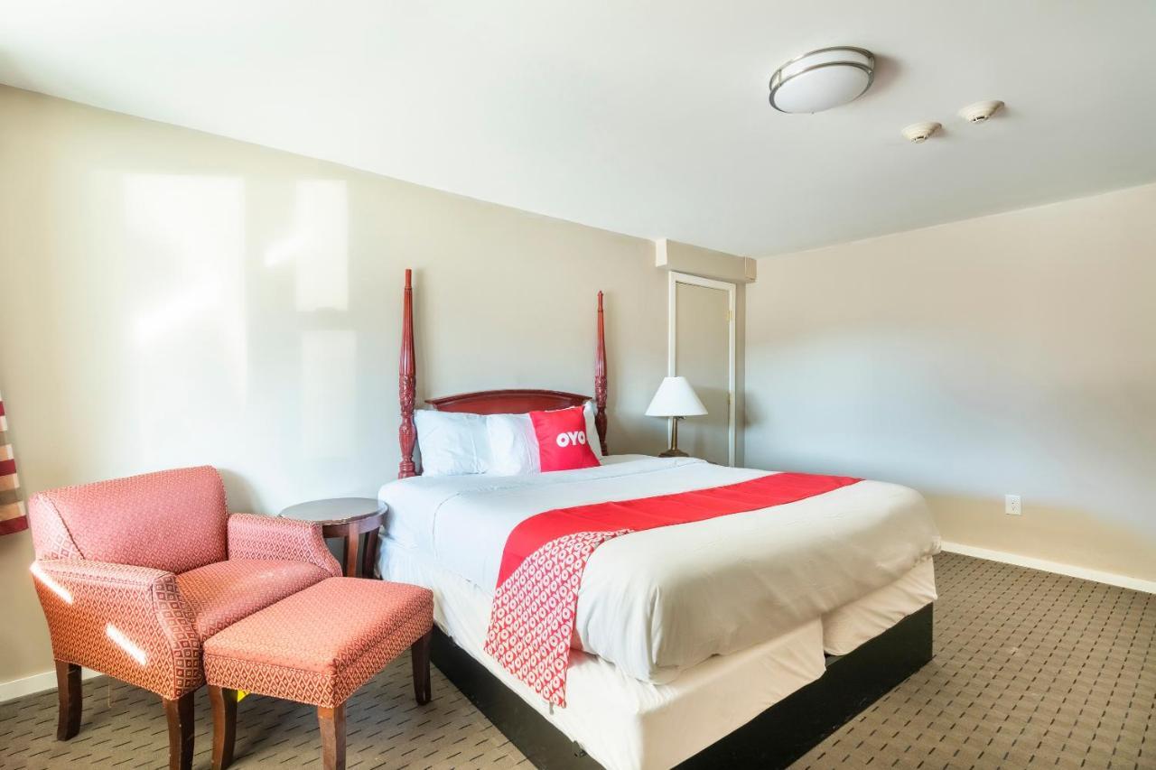 Oyo Hotel Malden Ma Broadway Εξωτερικό φωτογραφία