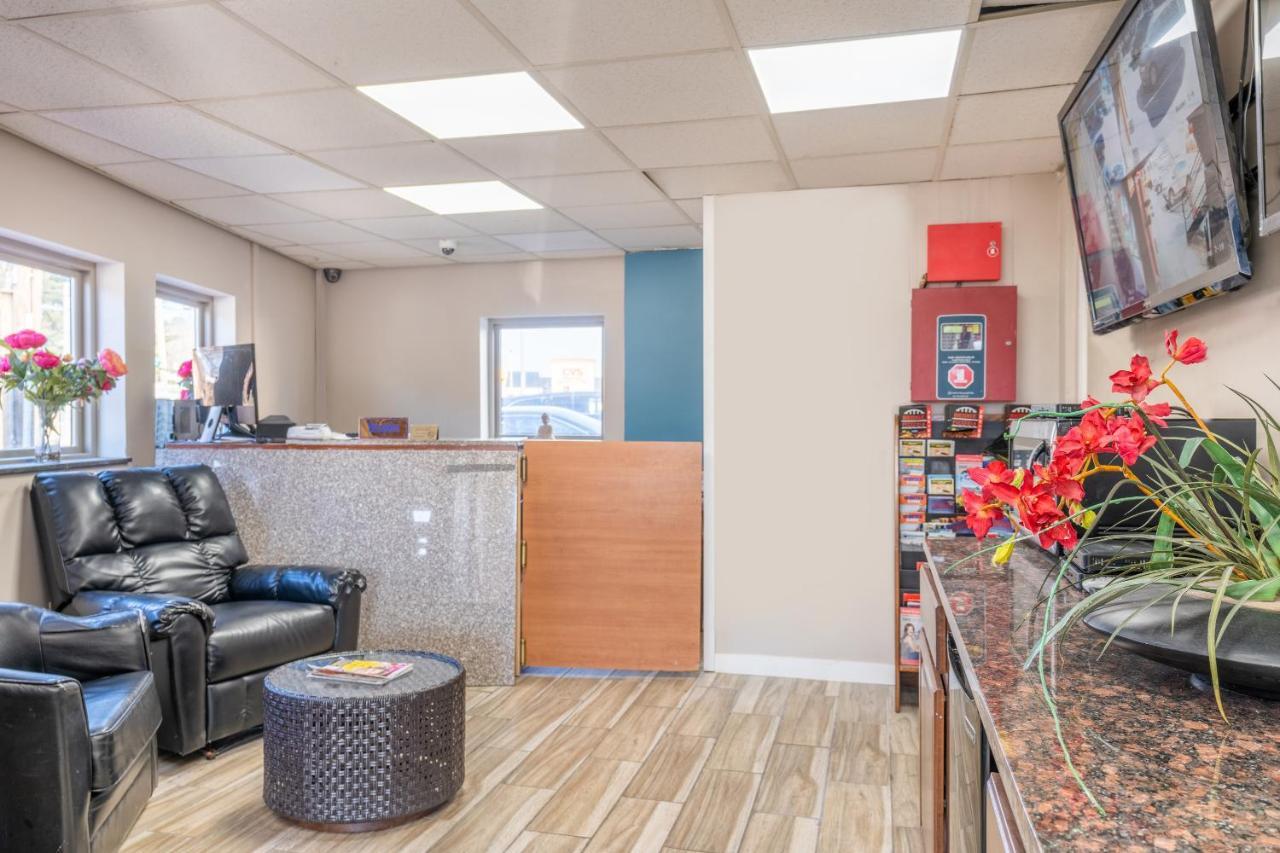 Oyo Hotel Malden Ma Broadway Εξωτερικό φωτογραφία