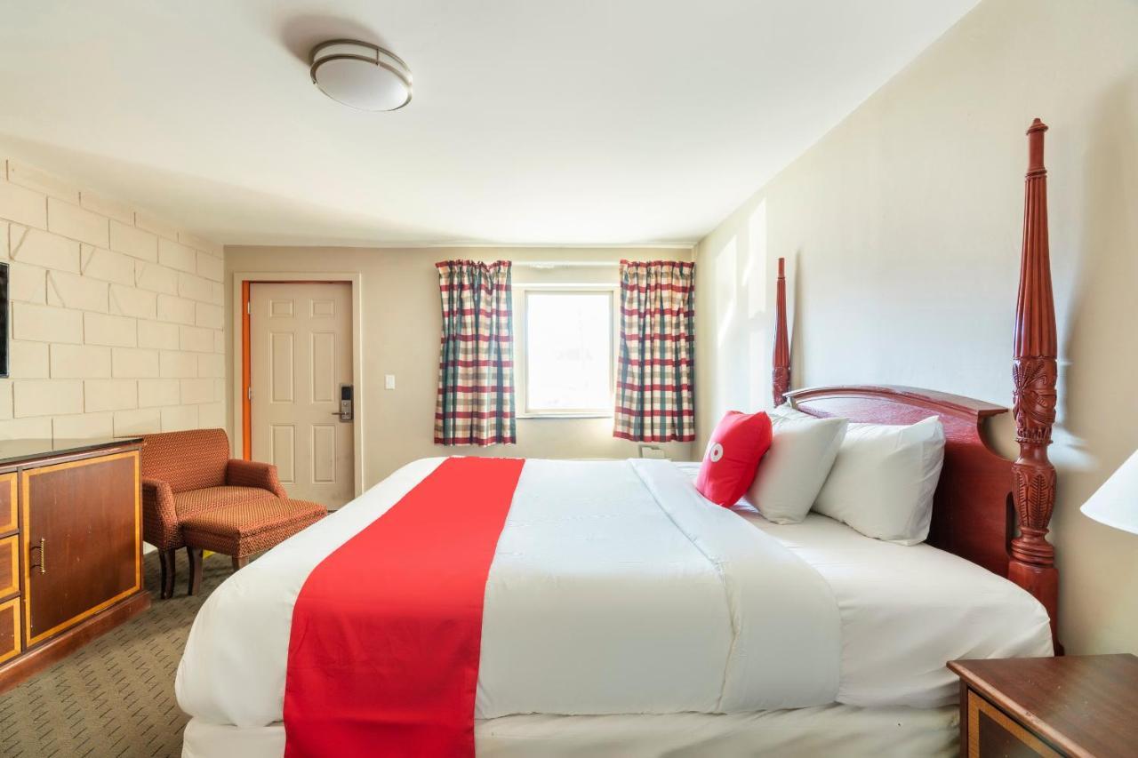 Oyo Hotel Malden Ma Broadway Εξωτερικό φωτογραφία