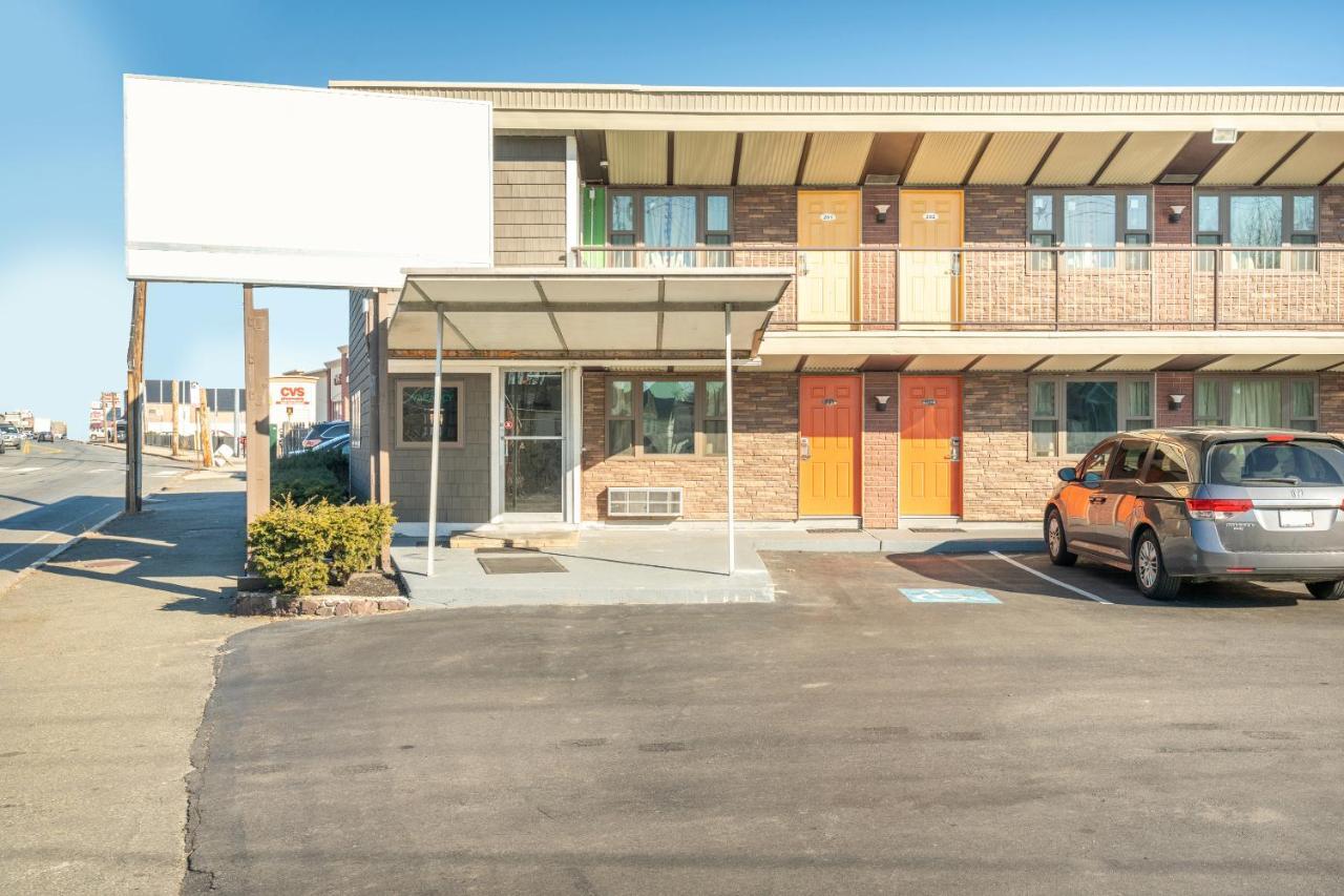 Oyo Hotel Malden Ma Broadway Εξωτερικό φωτογραφία