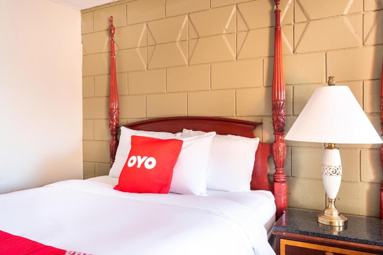 Oyo Hotel Malden Ma Broadway Εξωτερικό φωτογραφία