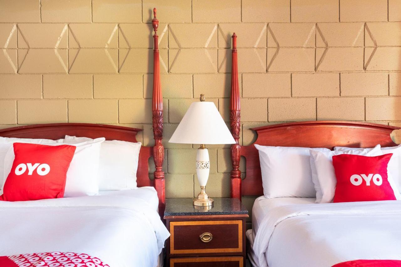 Oyo Hotel Malden Ma Broadway Εξωτερικό φωτογραφία