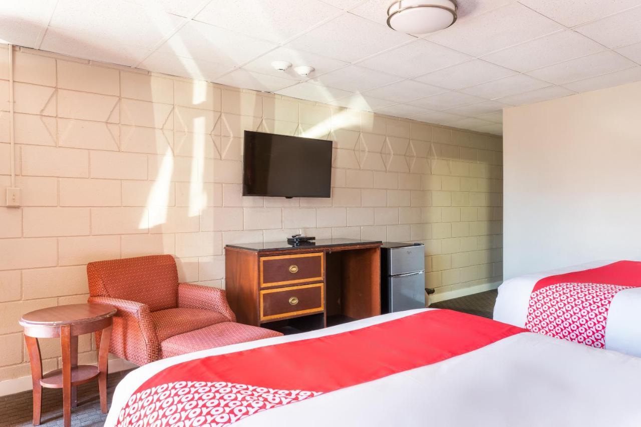 Oyo Hotel Malden Ma Broadway Εξωτερικό φωτογραφία